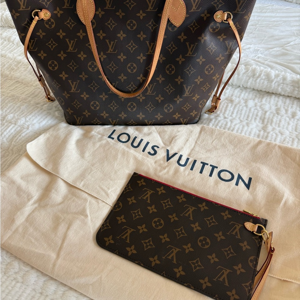 Louis Vuitton Neverfull Tote with Pouch